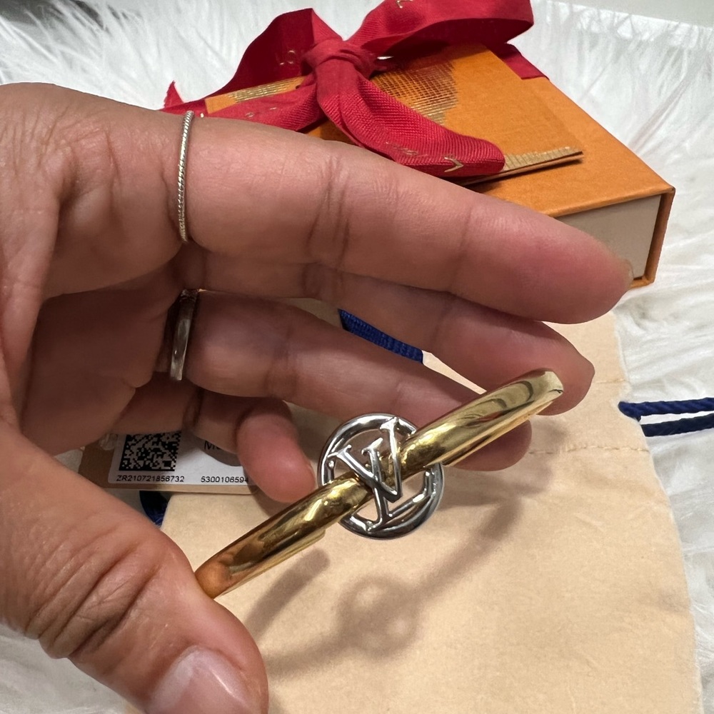 LV Bracelet - Picture 6 of 10